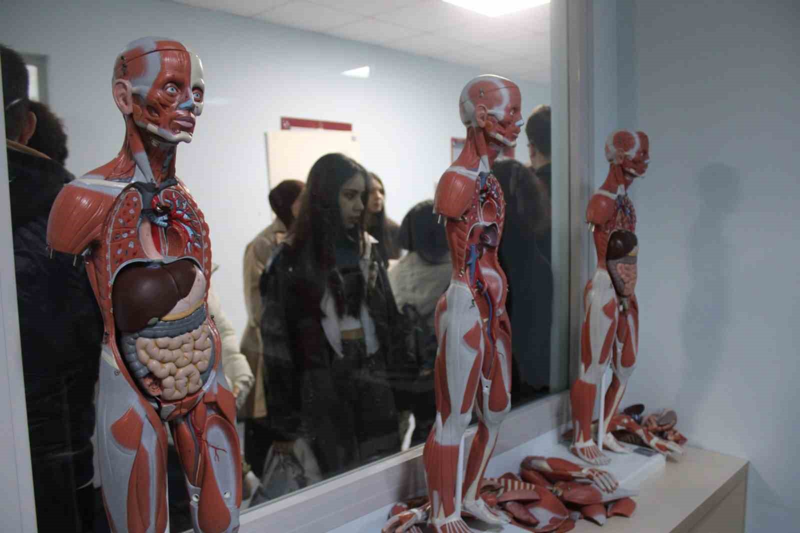 Lise öğrencileri üniversiteleri yakından tanıdı
