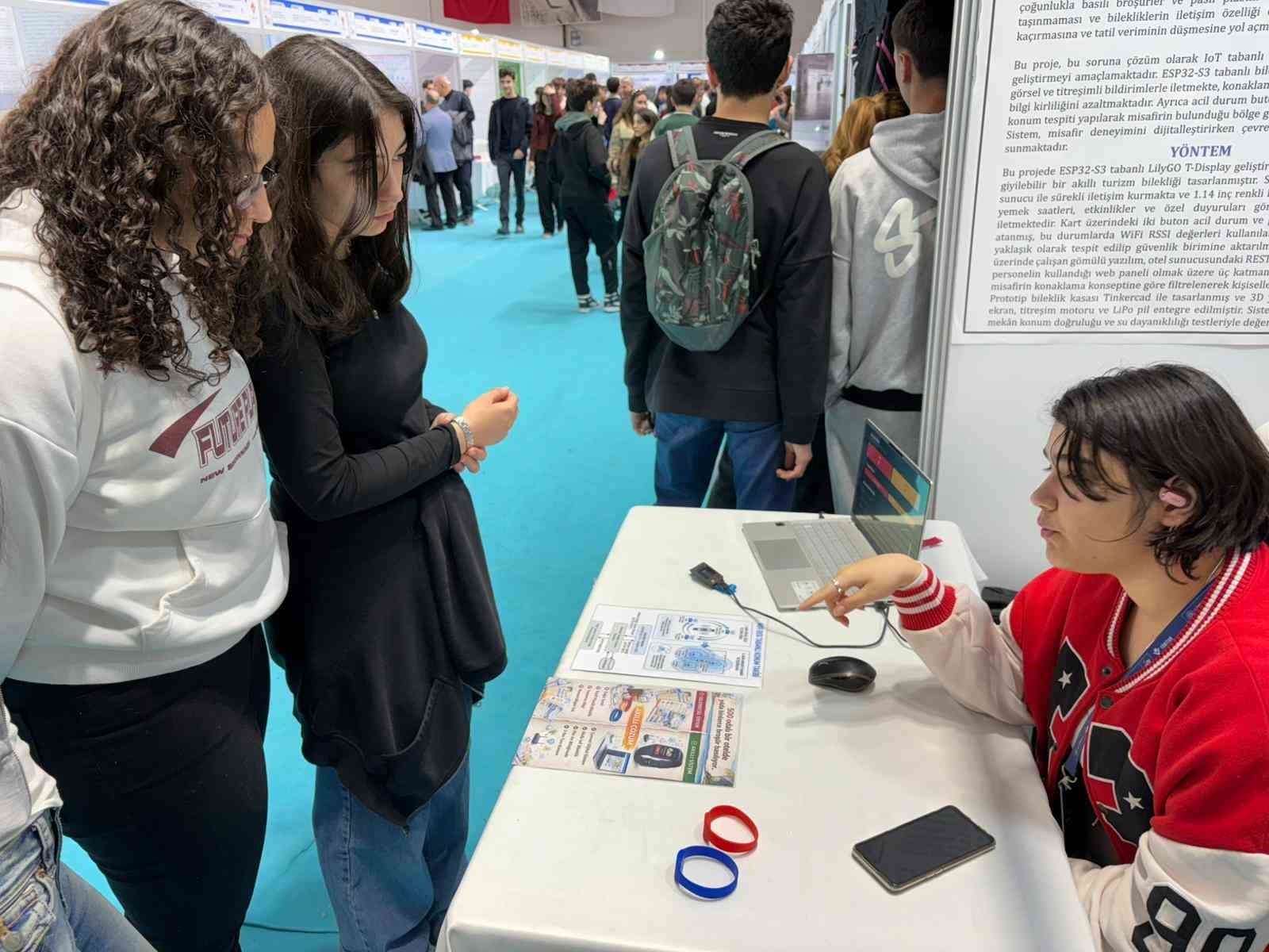 Lise öğrencilerinden "Akıllı Turizm Bilekliği": Otellerde kişiye özel hizmet sağlayacak
Lise öğrencilerinden "Akıllı Turizm Bilekliği": Otellerde kişiye özel hizmet sağlayacak