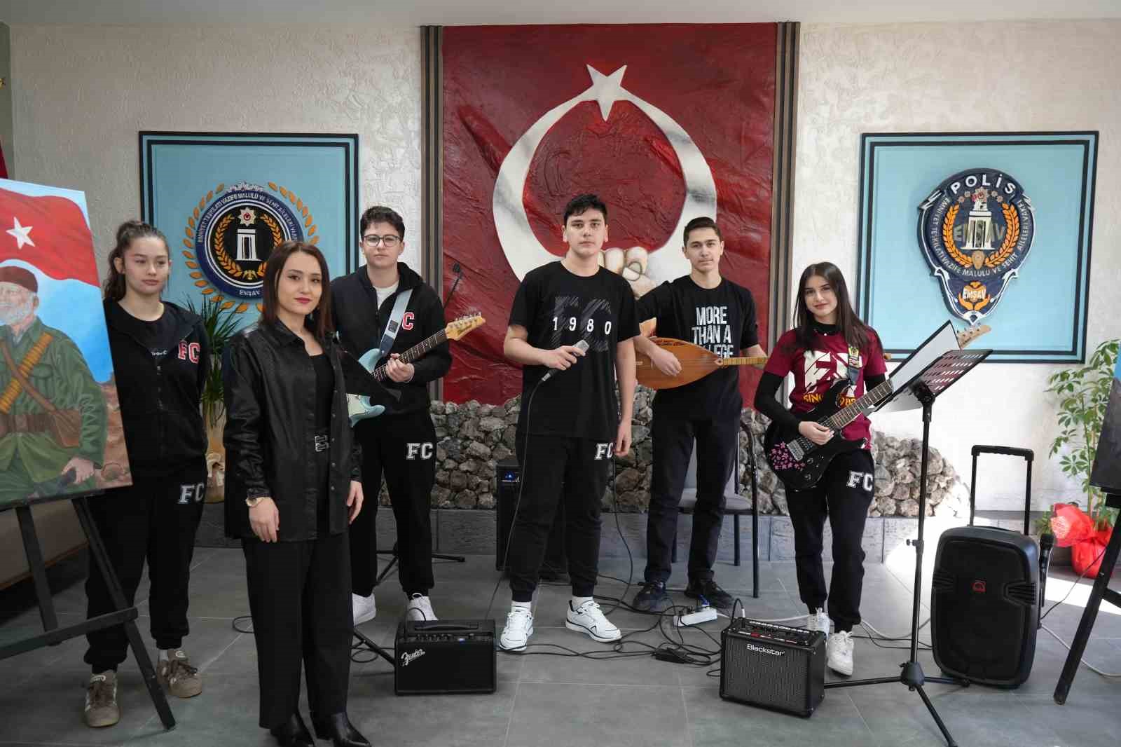 Lise öğrencilerinden Şehitler Günü’ne özel resim sergisi
