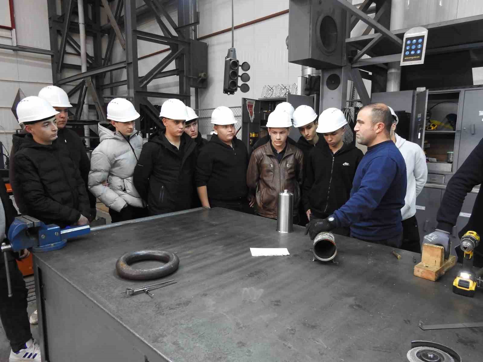 Lise öğrencilerine Aksaz Tersane Komutanlığında eğitim
