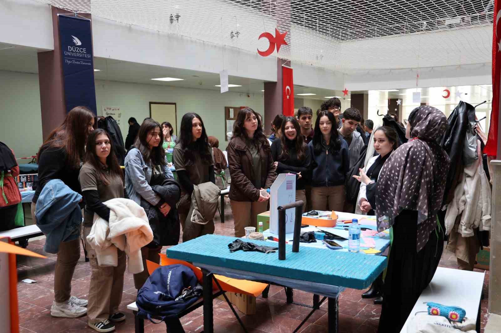 Liseli gençler Düzce Üniversitesi’nde
