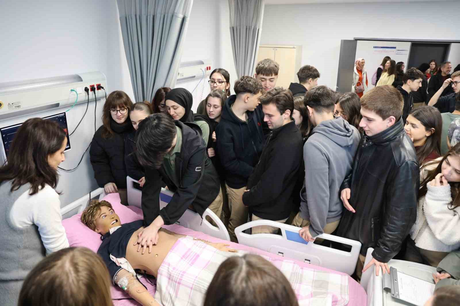 Liseli gençler Düzce Üniversitesi’nde
