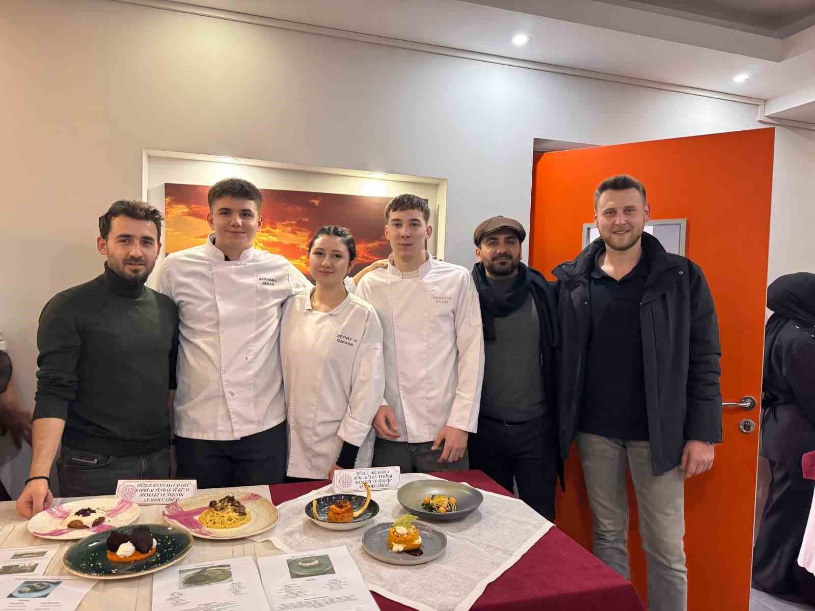 Liseli gençler gastronomi yarışmasında gümüş madalya kazandı
