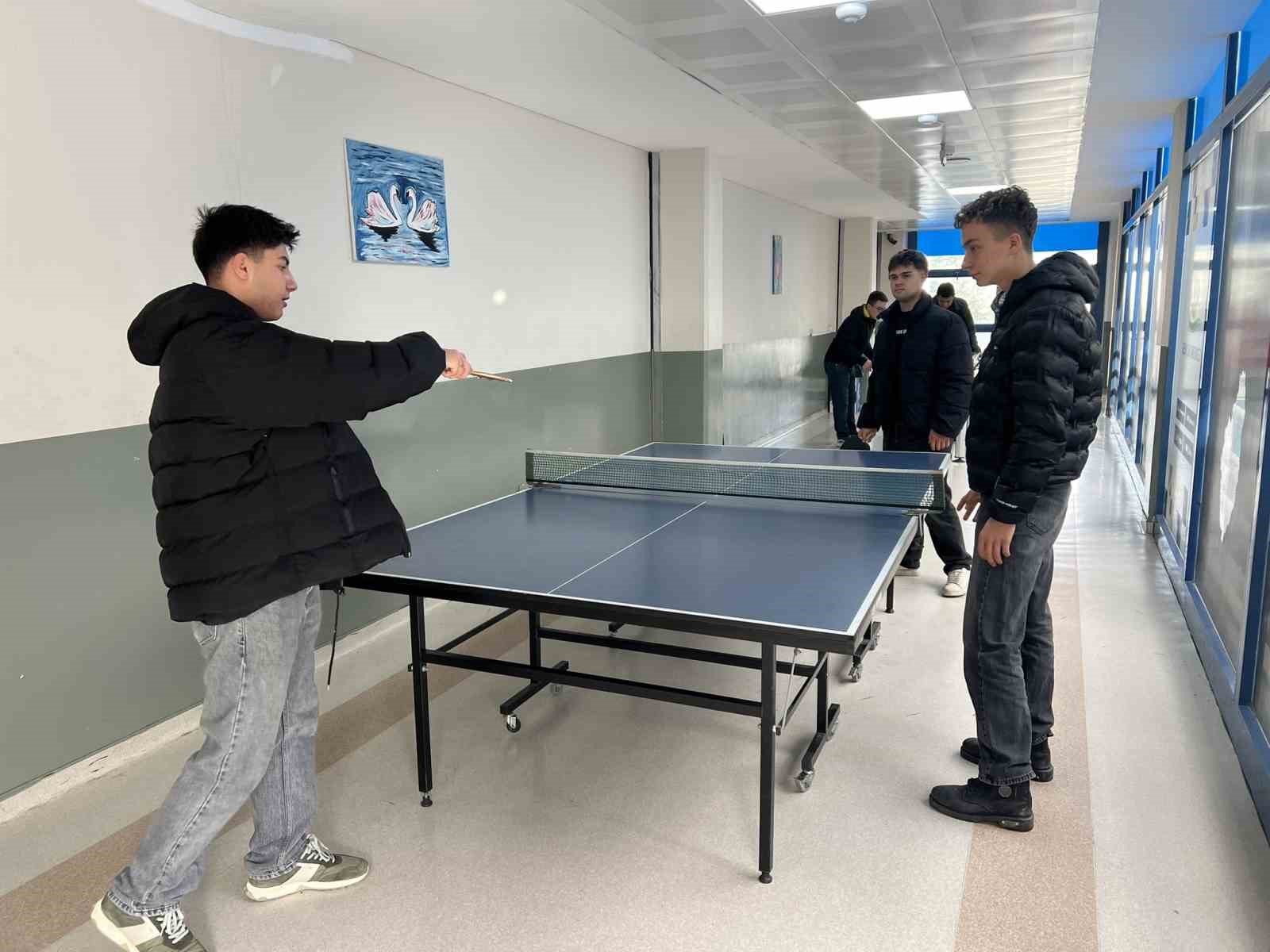 Liseliler gençlik merkezinde
