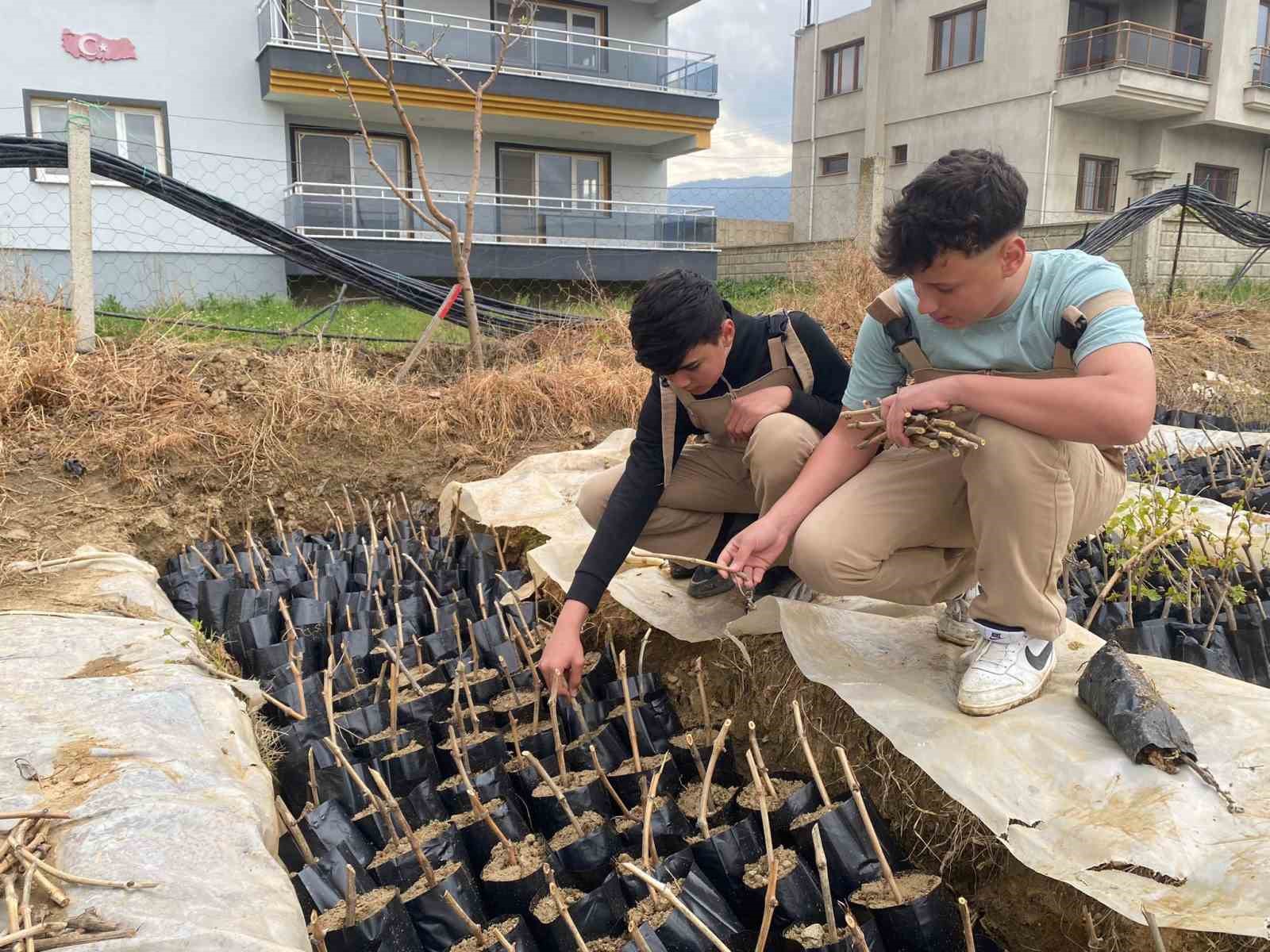 Liselilerden bölge tarımına büyük katkı
Liselilerden bölge tarımına büyük katkı