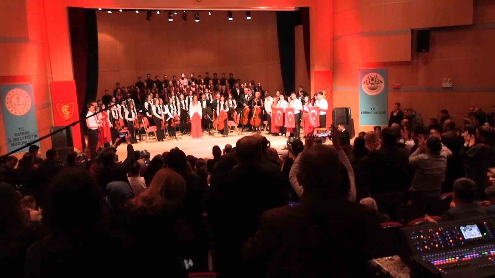 Liselilerden "Korkma, Gençliğin Ruhu Burada" gösterisi
