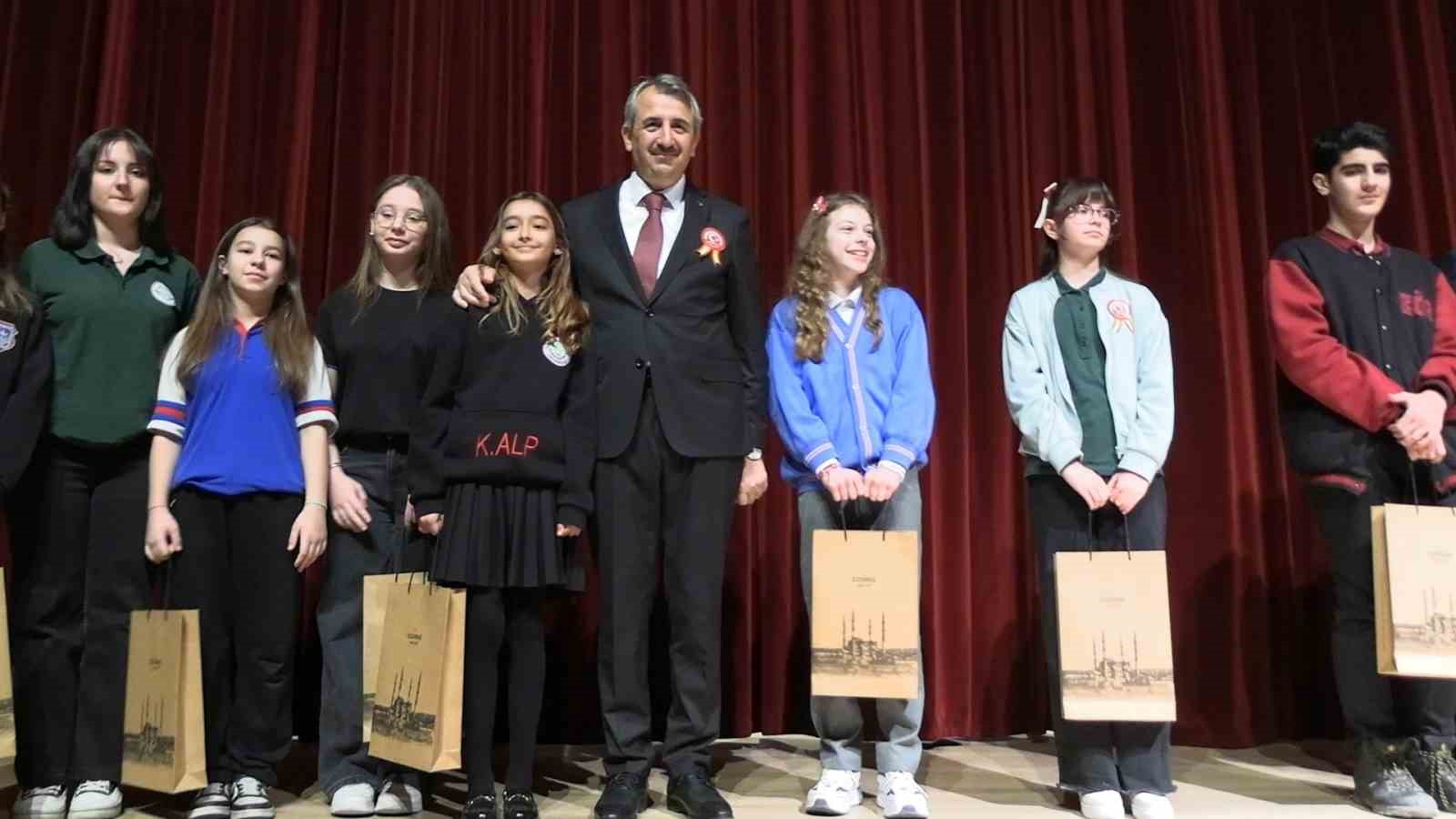 Liselilerden "Korkma, Gençliğin Ruhu Burada" gösterisi
