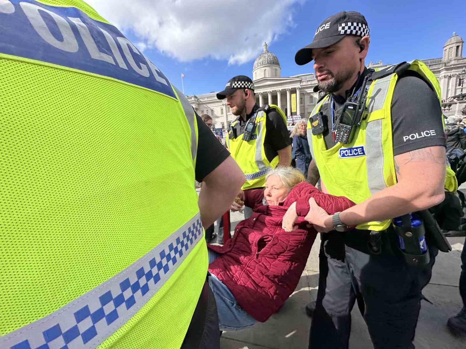 Londra polisinden Filistin’e destek gösterisine müdahale: 212 gözaltı
