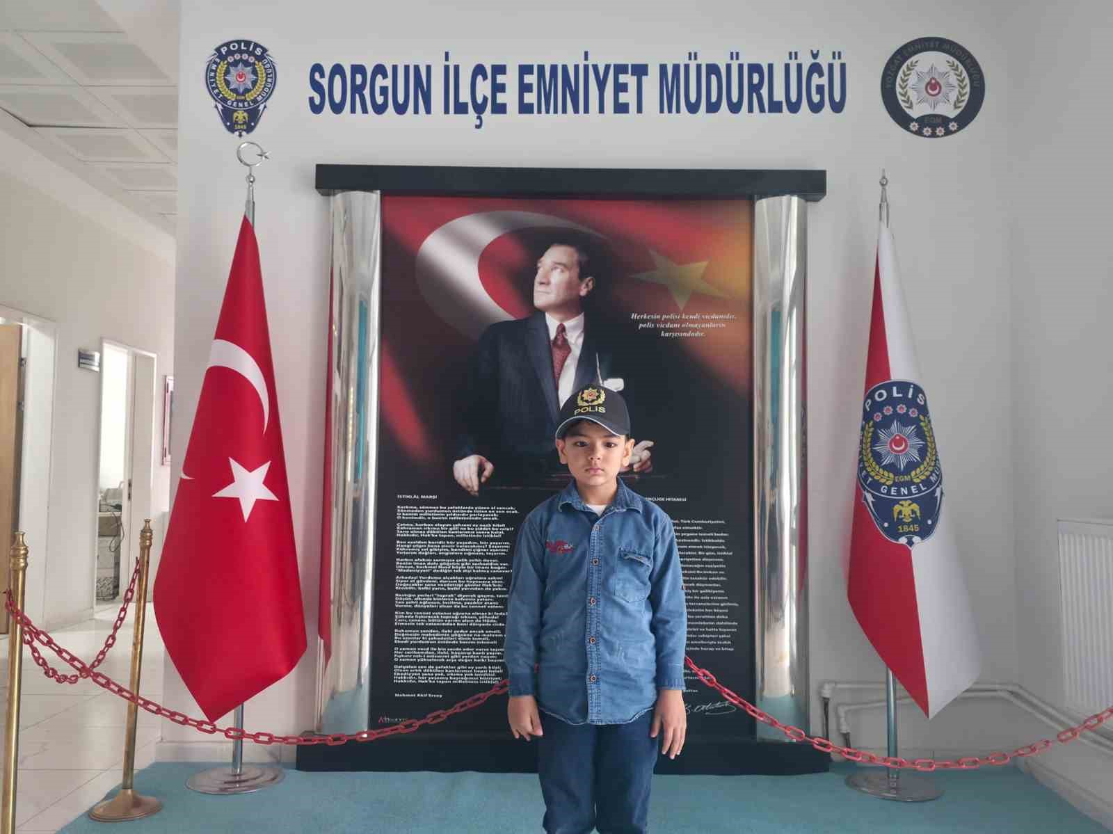 Lösemiyi yenen çocuk bir günlüğüne polis oldu
