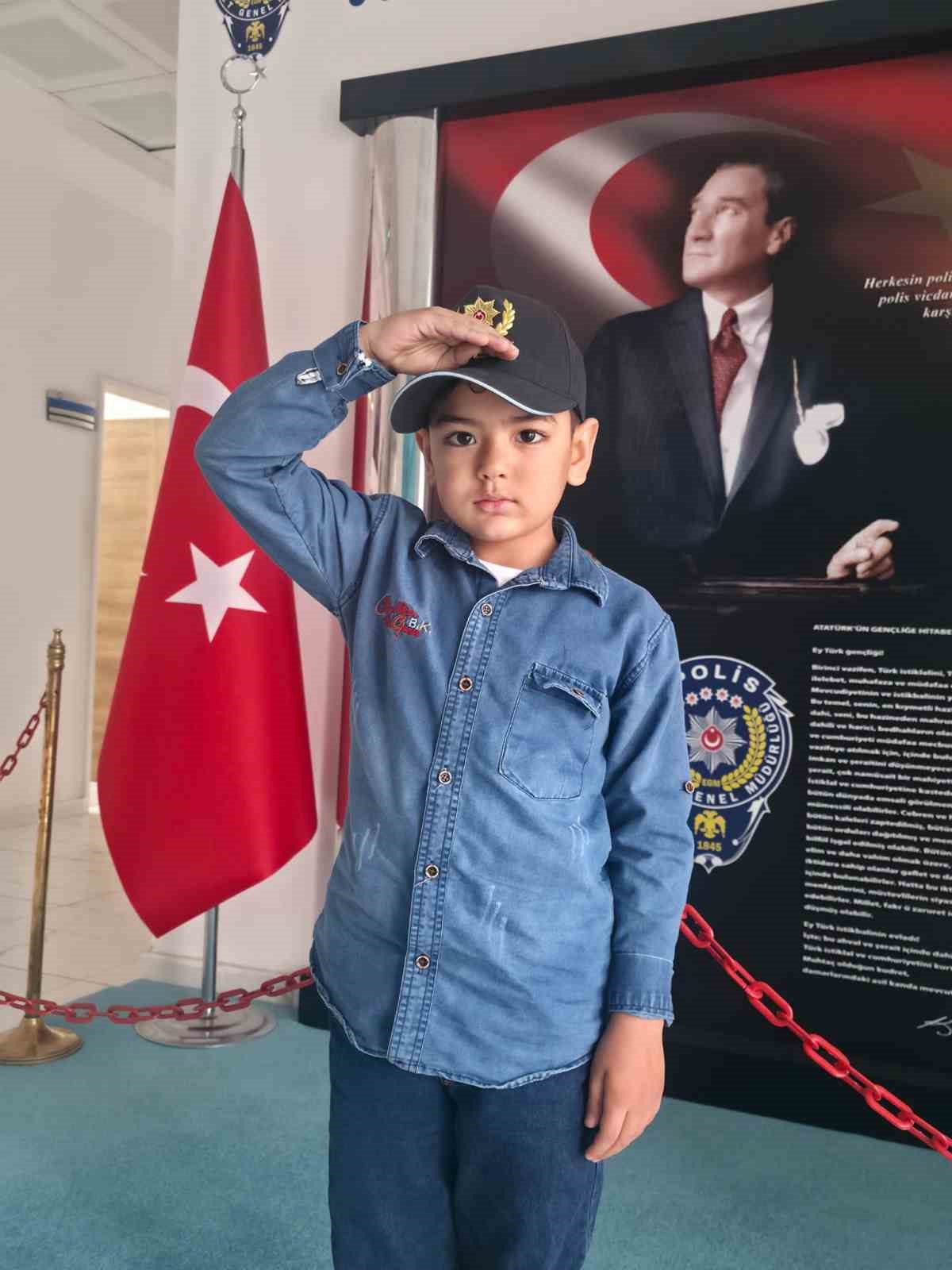 Lösemiyi yenen çocuk bir günlüğüne polis oldu
