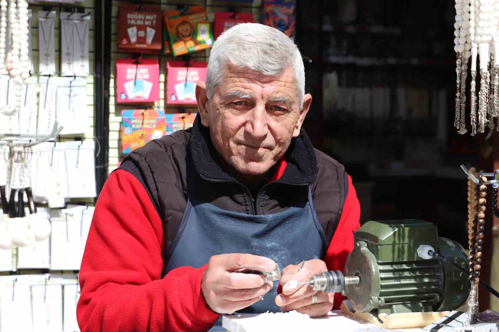 Lüle taşı ustası Mehmet Çalışkandinç bayram hareketliliğini değerlendirdi
