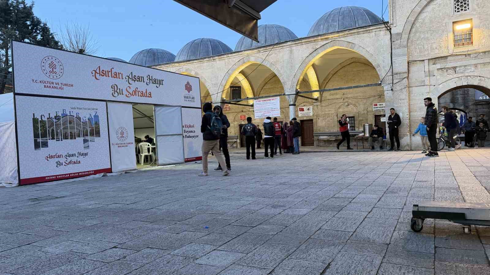 Lüleburgaz’da ilk iftar Sokollu Mehmet Paşa Camii’nde açıldı
