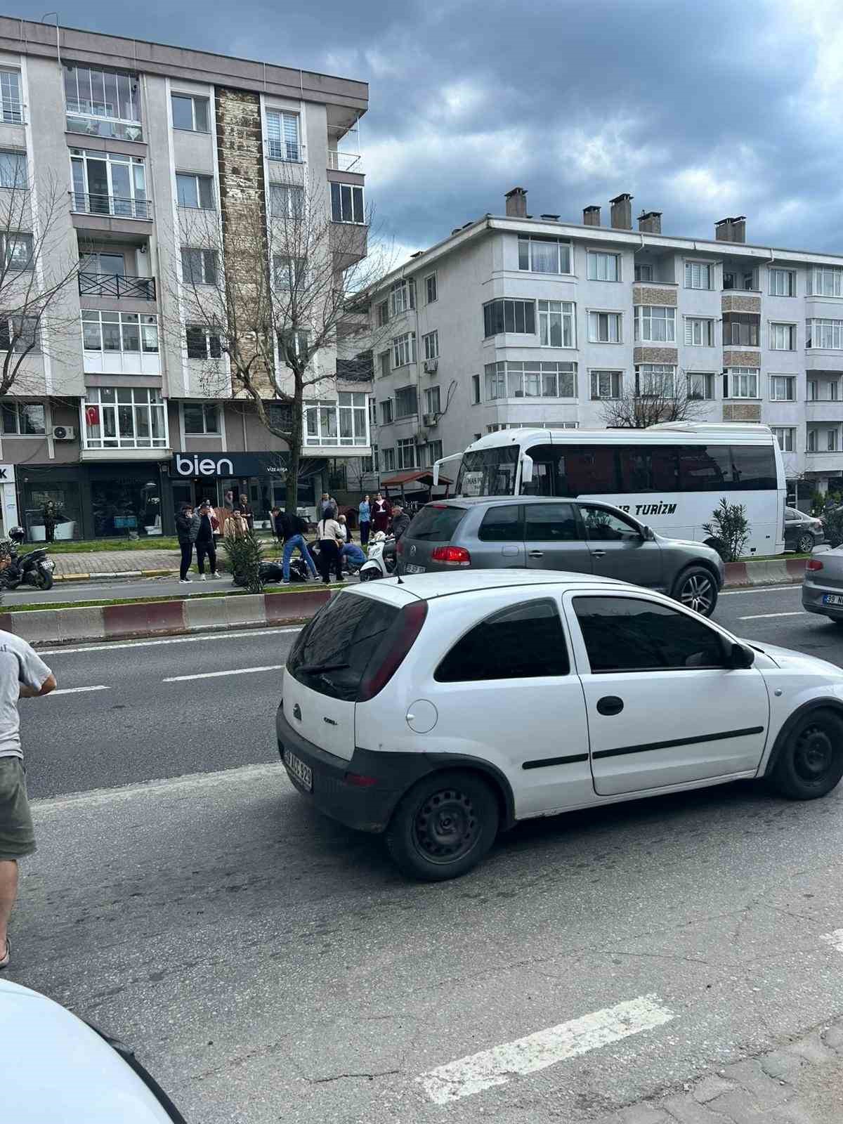 Lüleburgaz’da otomobilin çarptığı motosikletteki 2 genç yaralandı
