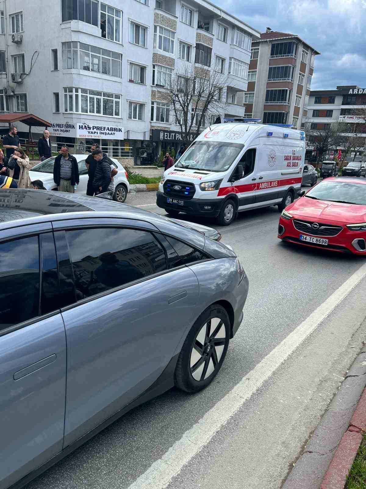 Lüleburgaz’da otomobilin çarptığı motosikletteki 2 genç yaralandı
