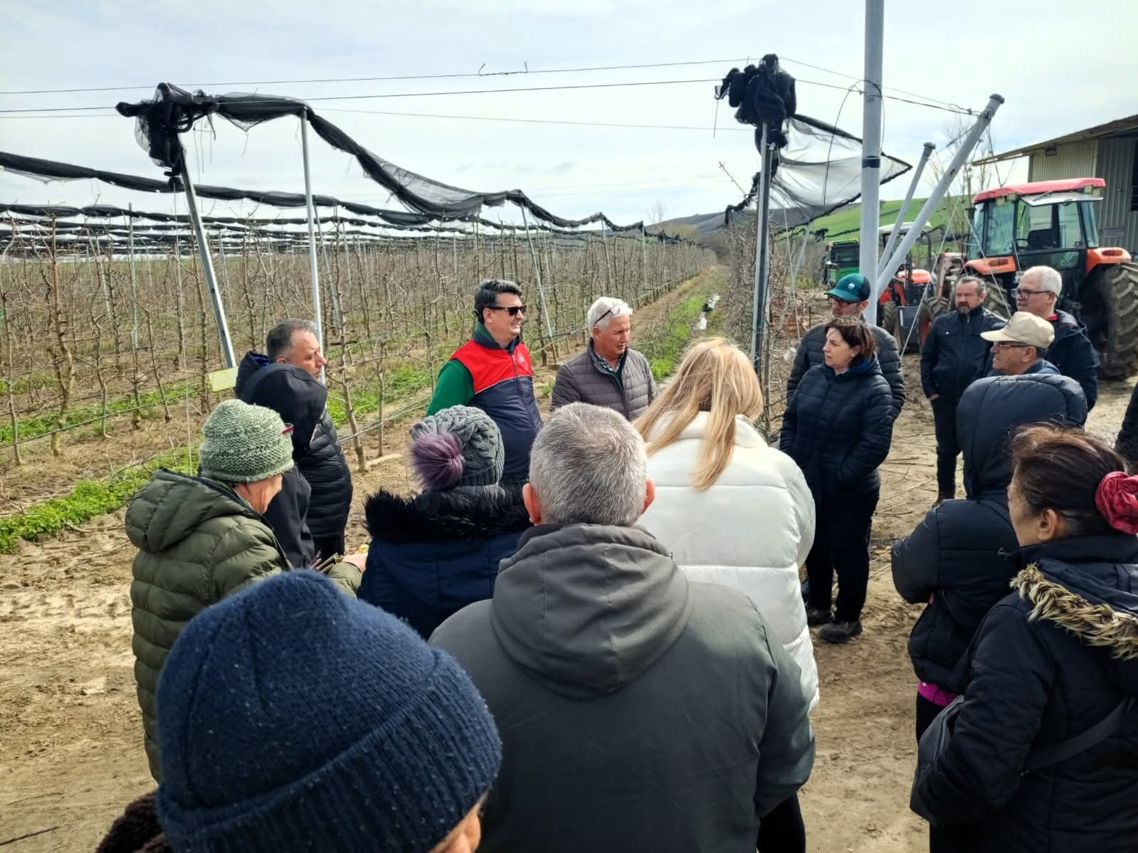 Lüleburgaz’da üreticilere uygulamalı budama eğitimi
Lüleburgaz’da üreticilere uygulamalı budama eğitimi