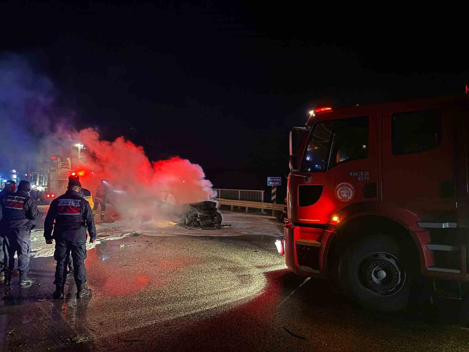 Lüleburgaz’da zincirleme kaza: 2 yaralı, 1 otomobil yandı
