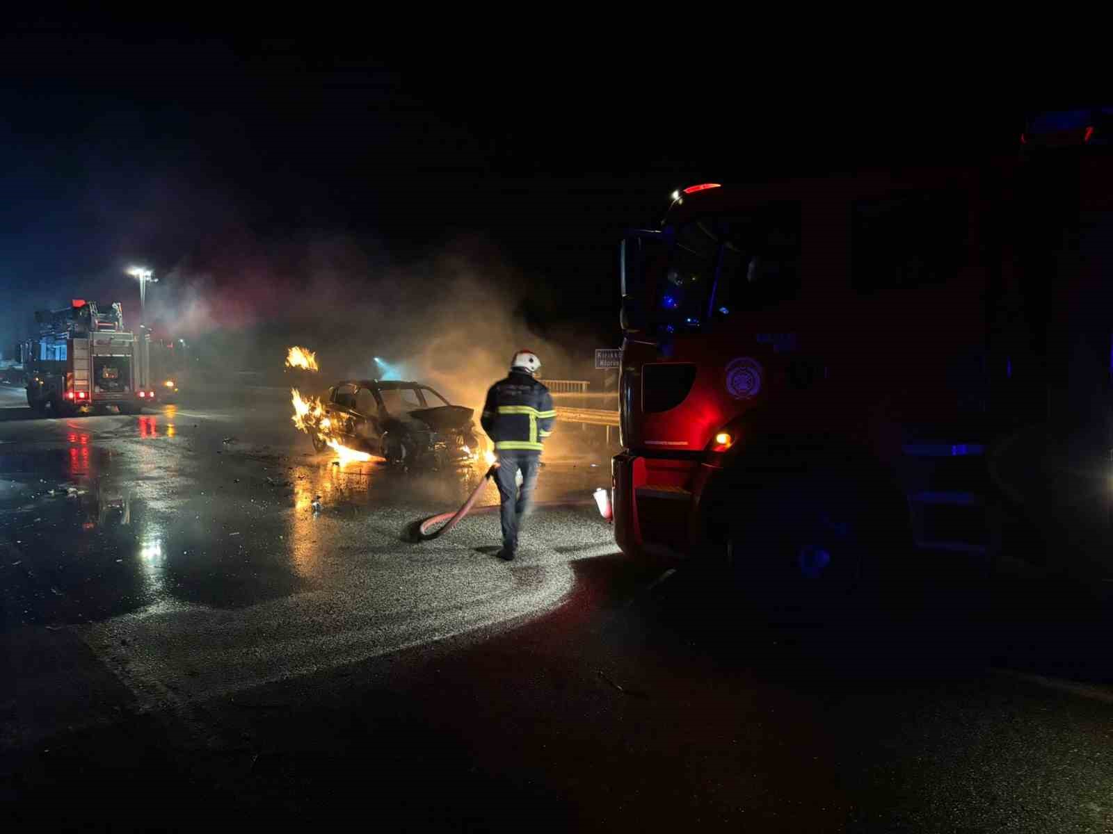 Lüleburgaz’da zincirleme kaza: 2 yaralı, 1 otomobil yandı
