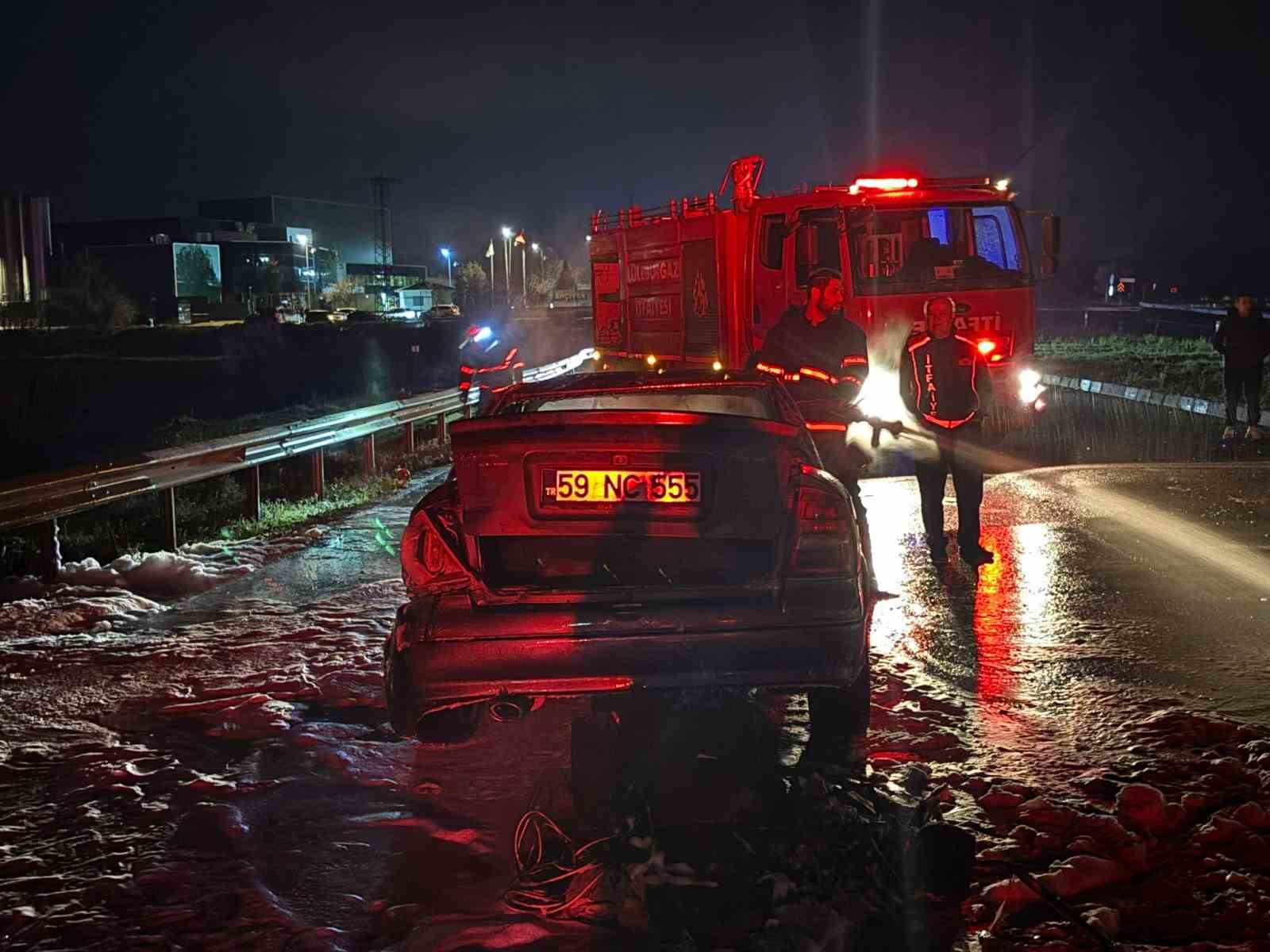 Lüleburgaz’da zincirleme kaza: 2 yaralı, 1 otomobil yandı
