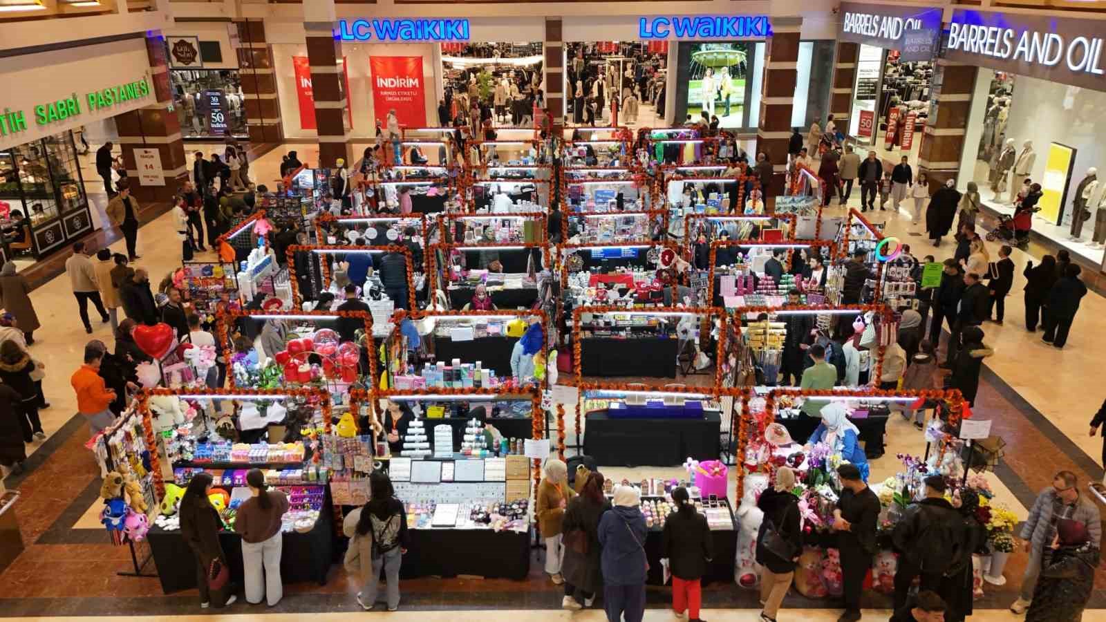 M1 Konya’daki festival, Sevgililer Günü’ne özel etkinliklerle devam ediyor
M1 Konya’daki festival, Sevgililer Günü’ne özel etkinliklerle devam ediyor