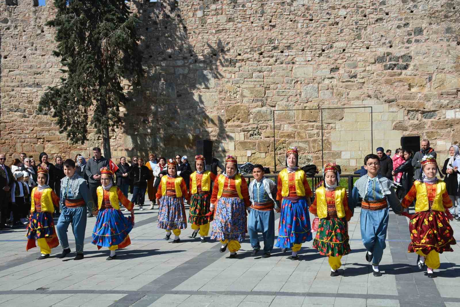 "Maarifin Kalbinde Çocuk"  kortej yürüyüşü
