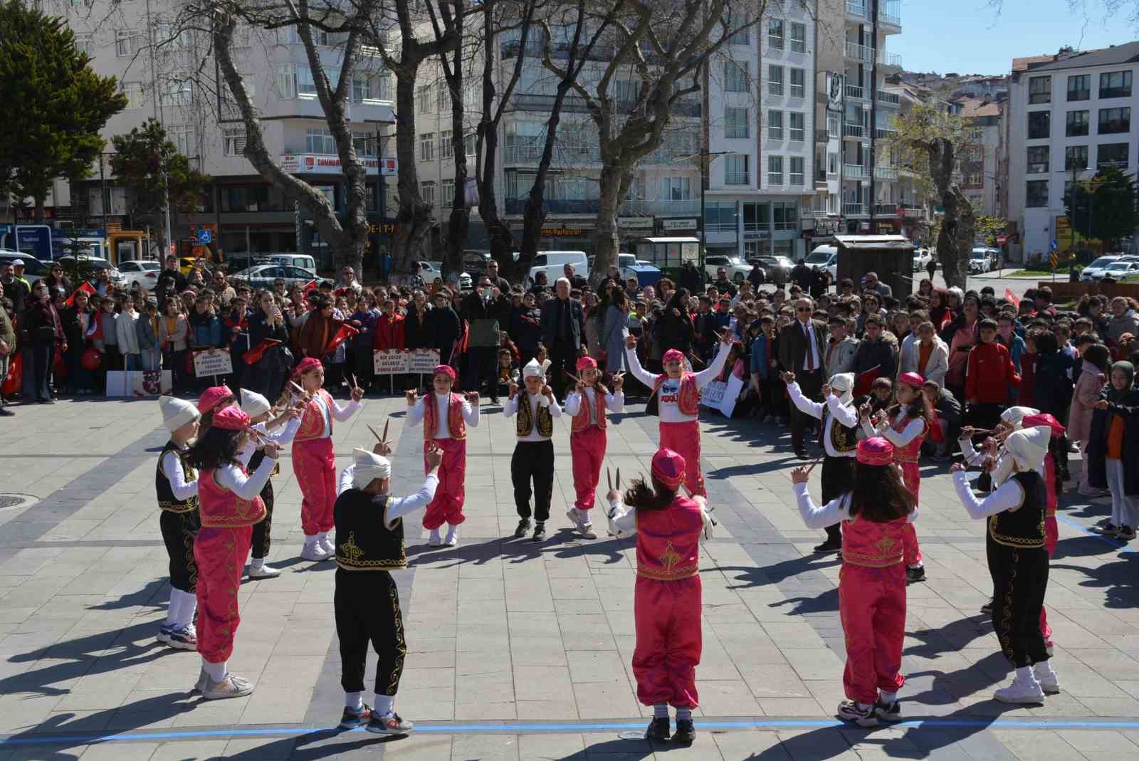 "Maarifin Kalbinde Çocuk"  kortej yürüyüşü
