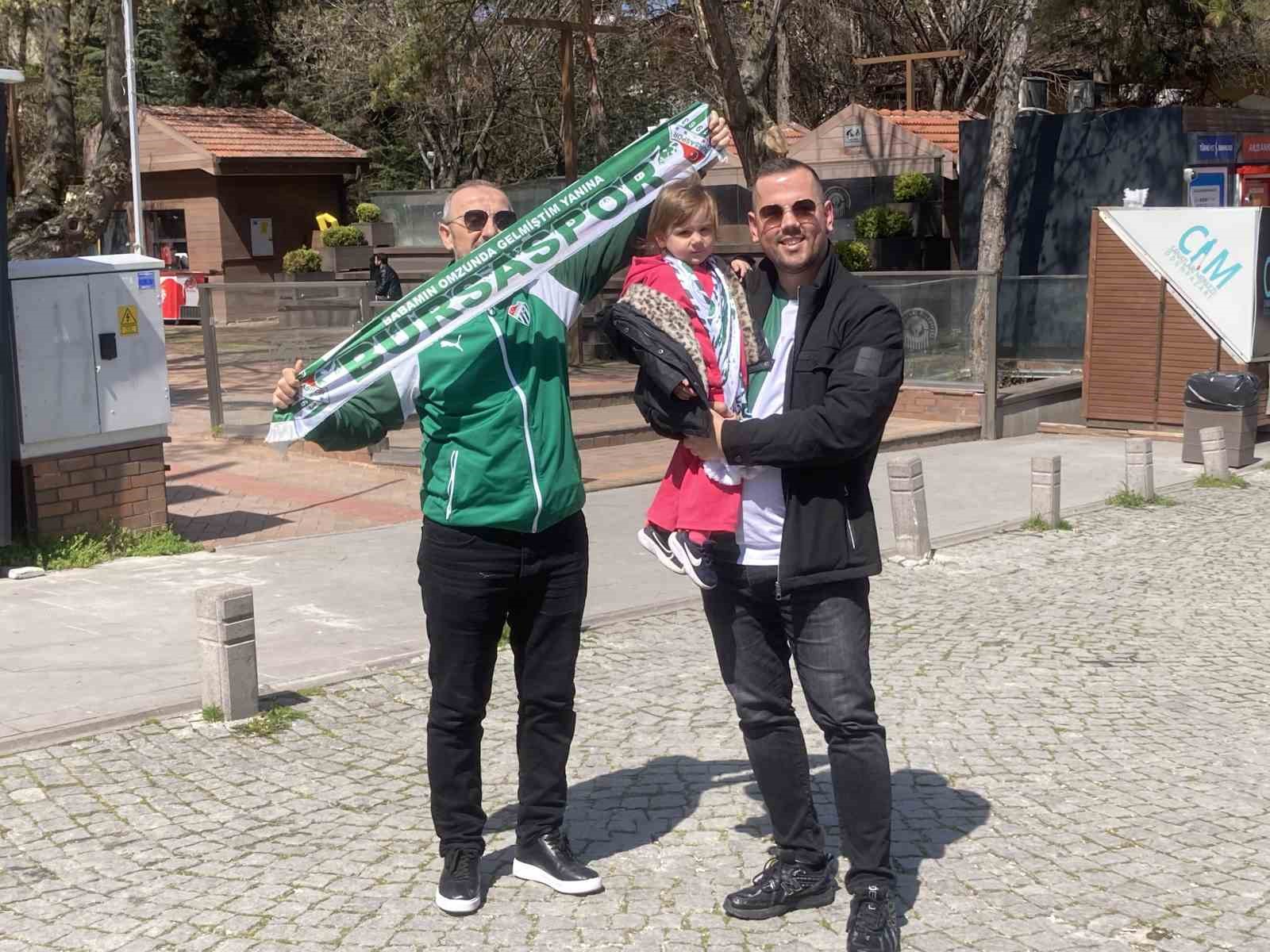 Maç için Eskişehir’e gelen Bursaspor taraftarı, kentin turistik yerlerine akın etti
