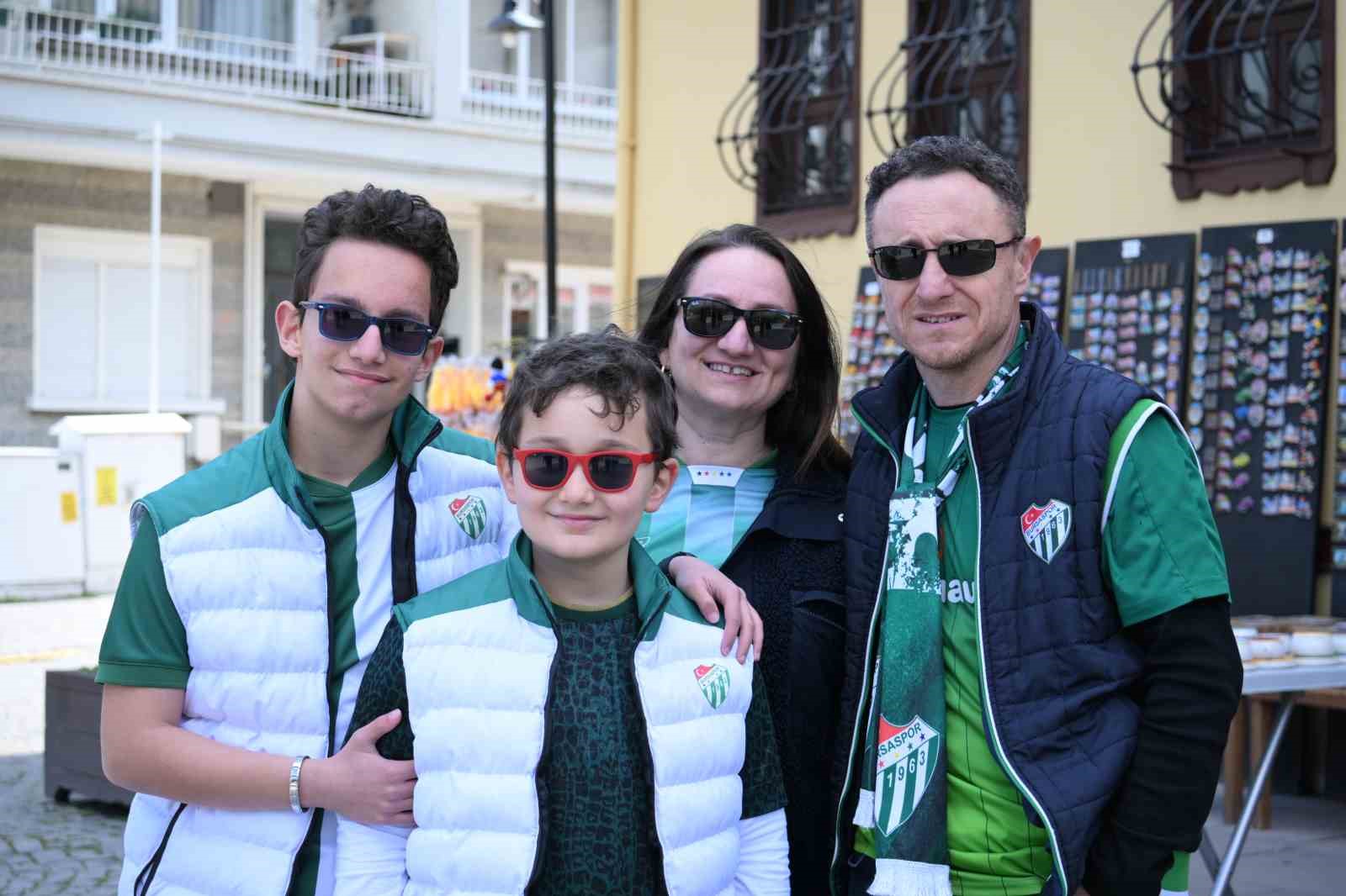 Maç için Eskişehir’e gelen Bursaspor taraftarı, kentin turistik yerlerine akın etti
