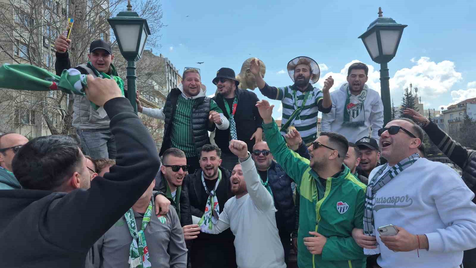 Maç için gelen Bursaspor taraftarı, Eskişehir’i hareketlendirdi
