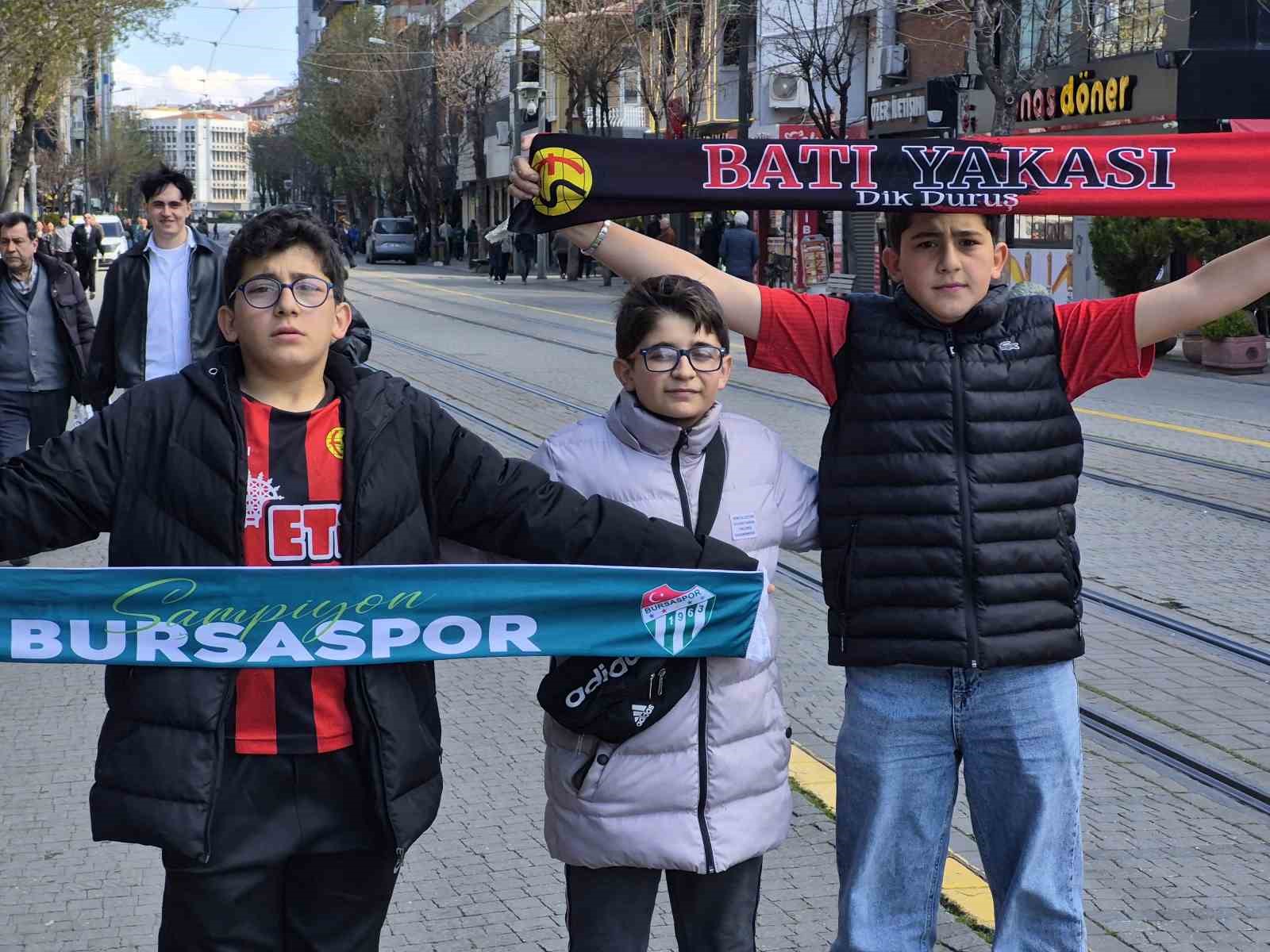 Maç için gelen Bursaspor taraftarı, Eskişehir’i hareketlendirdi
