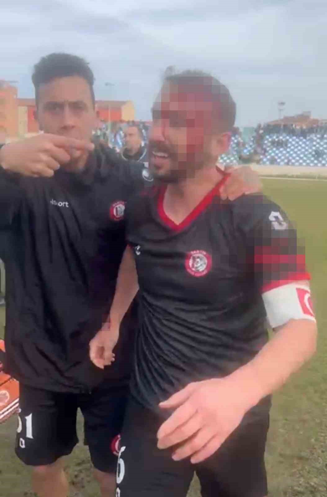 Maç sonu saha karıştı: 3 futbolcu yaralandı
