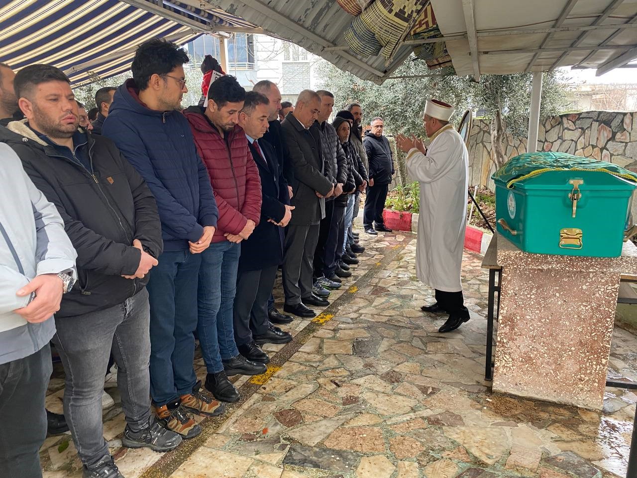 Maç yaparken hayatını kaybetti, cenazesinde gözyaşları sel oldu
Maç yaparken hayatını kaybetti, cenazesinde gözyaşları sel oldu