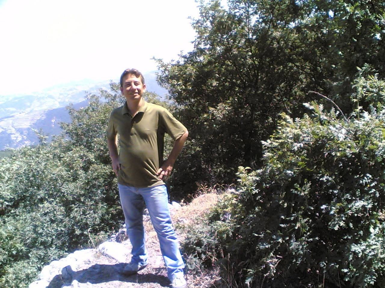 Maç yaparken hayatını kaybetti, cenazesinde gözyaşları sel oldu
Maç yaparken hayatını kaybetti, cenazesinde gözyaşları sel oldu