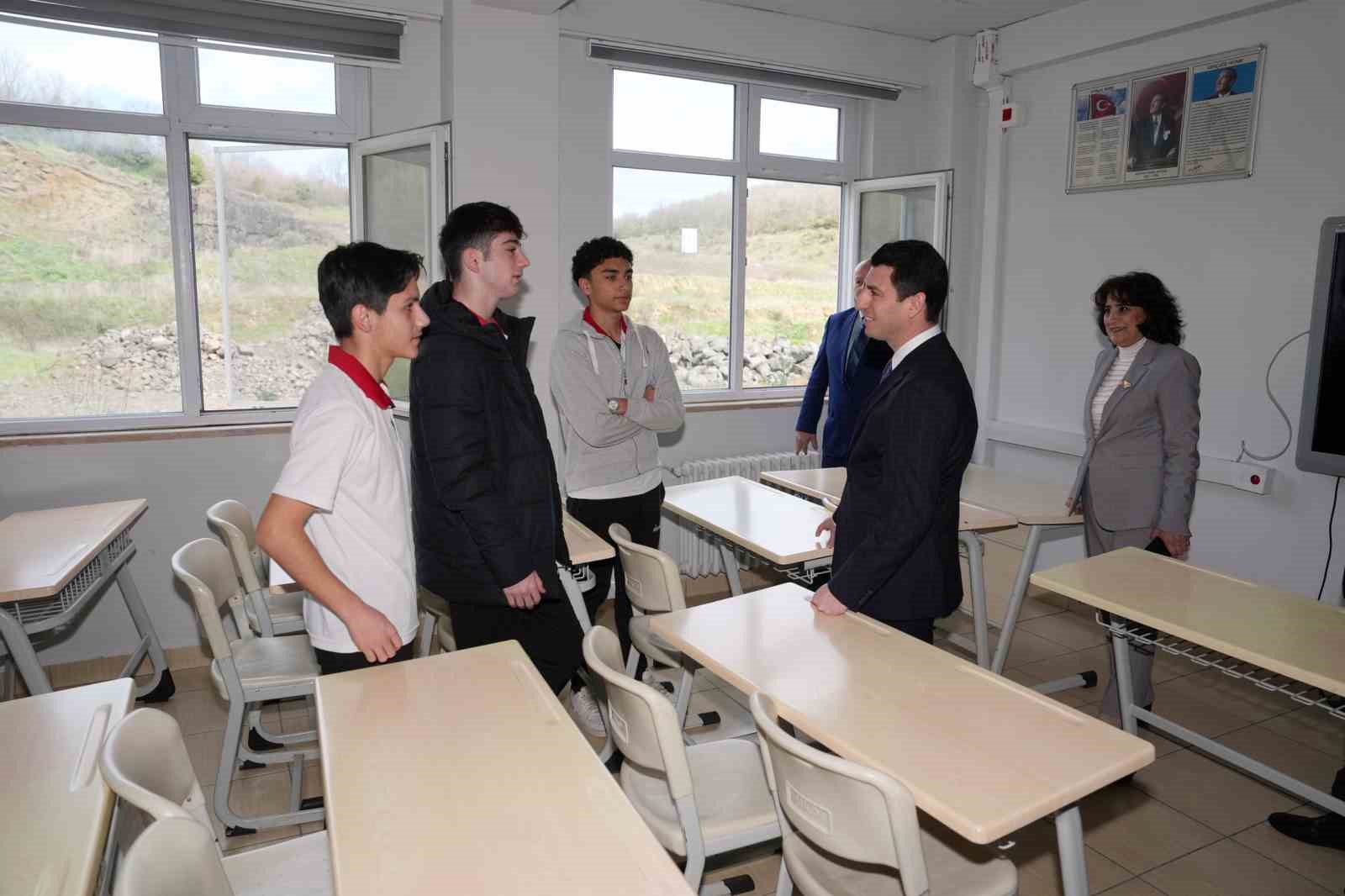 Macit, Yerkel ve Bayraktar, TFF Meral-Celal Aras Spor Lisesi’nde inceleme yaptı
