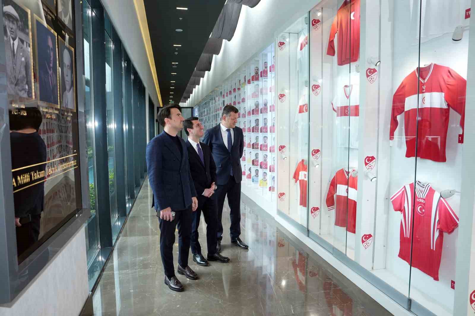 Macit, Yerkel ve Bayraktar, TFF Meral-Celal Aras Spor Lisesi’nde inceleme yaptı
