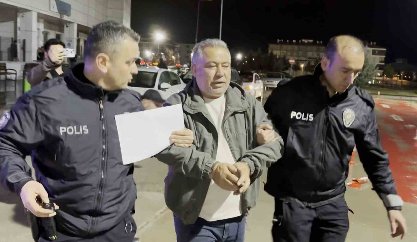 Maddi hasarlı kaza sonrası 2 kişiyi öldürdü, "Pişman değilim, onur duyuyorum" dedi
