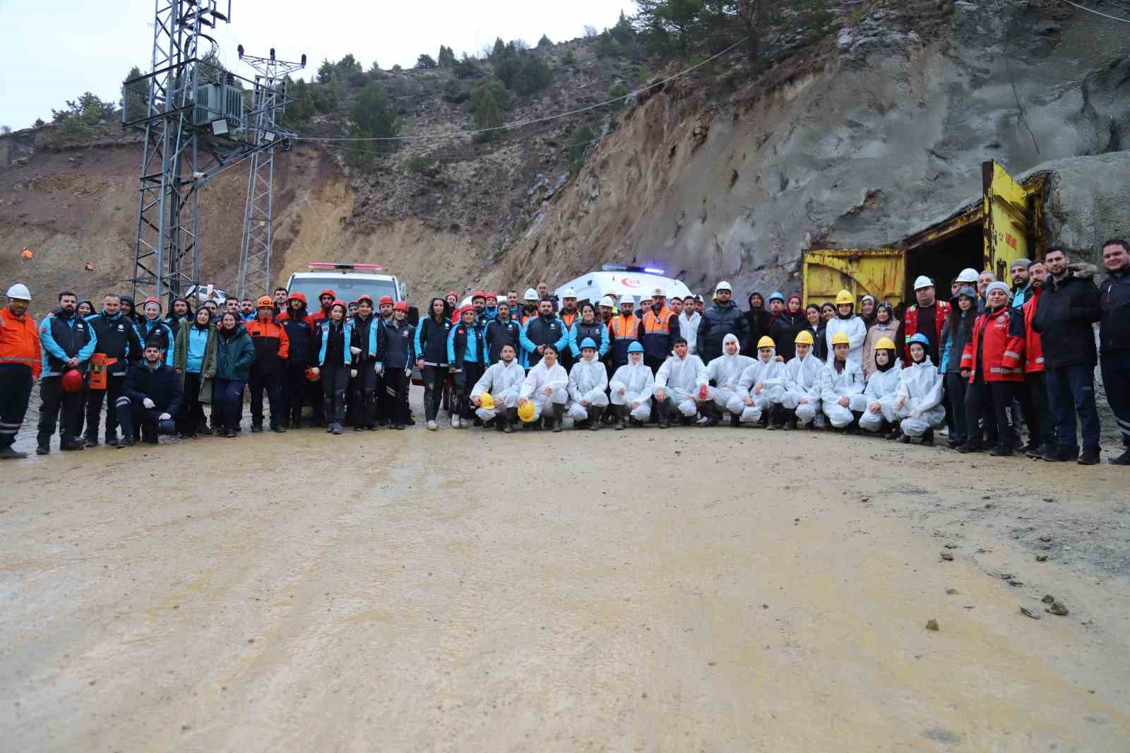 Maden ocağındaki göçük tatbikatı gerçeği aratmadı
