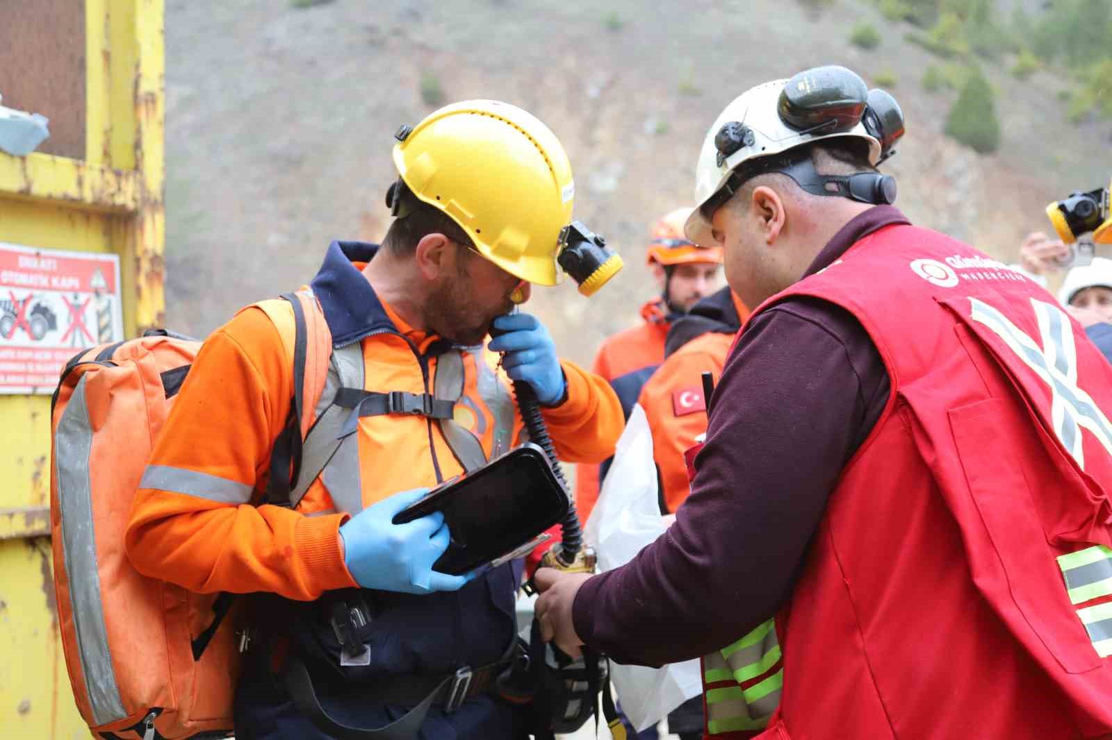 Maden ocağındaki göçük tatbikatı gerçeği aratmadı
