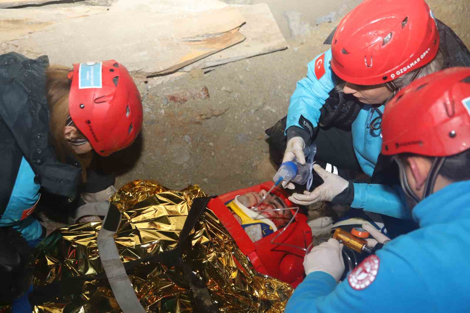 Maden ocağındaki göçük tatbikatı gerçeği aratmadı
