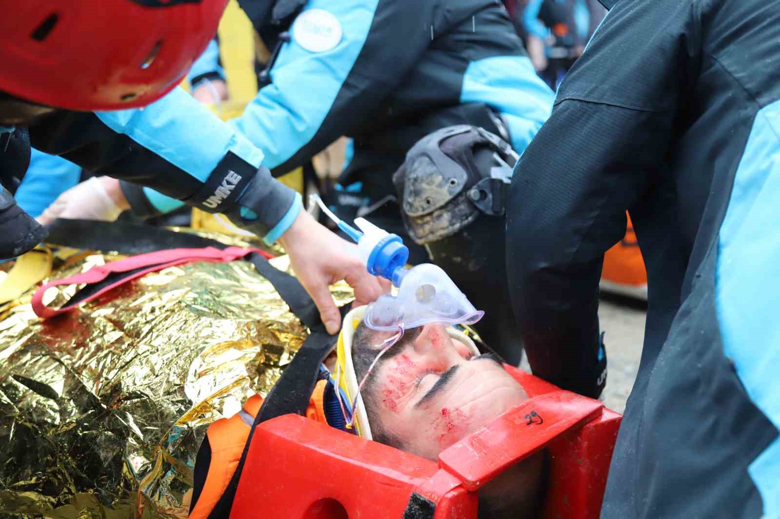 Maden ocağındaki göçük tatbikatı gerçeği aratmadı
