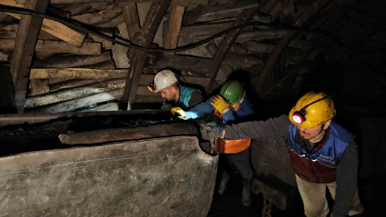 Madencilerin yerin 120 metre altında ilk sahur heyecanı
Madencilerin yerin 120 metre altında ilk sahur heyecanı