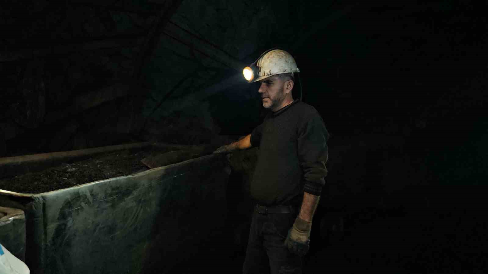 Madencilerin yerin 120 metre altında ilk sahur heyecanı
Madencilerin yerin 120 metre altında ilk sahur heyecanı