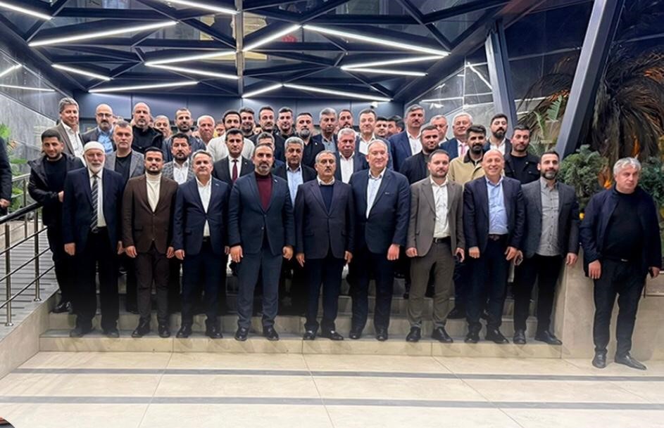 Madırlı’ya Şırnak ve Silopi’de görkemli karşılama
Madırlı’ya Şırnak ve Silopi’de görkemli karşılama