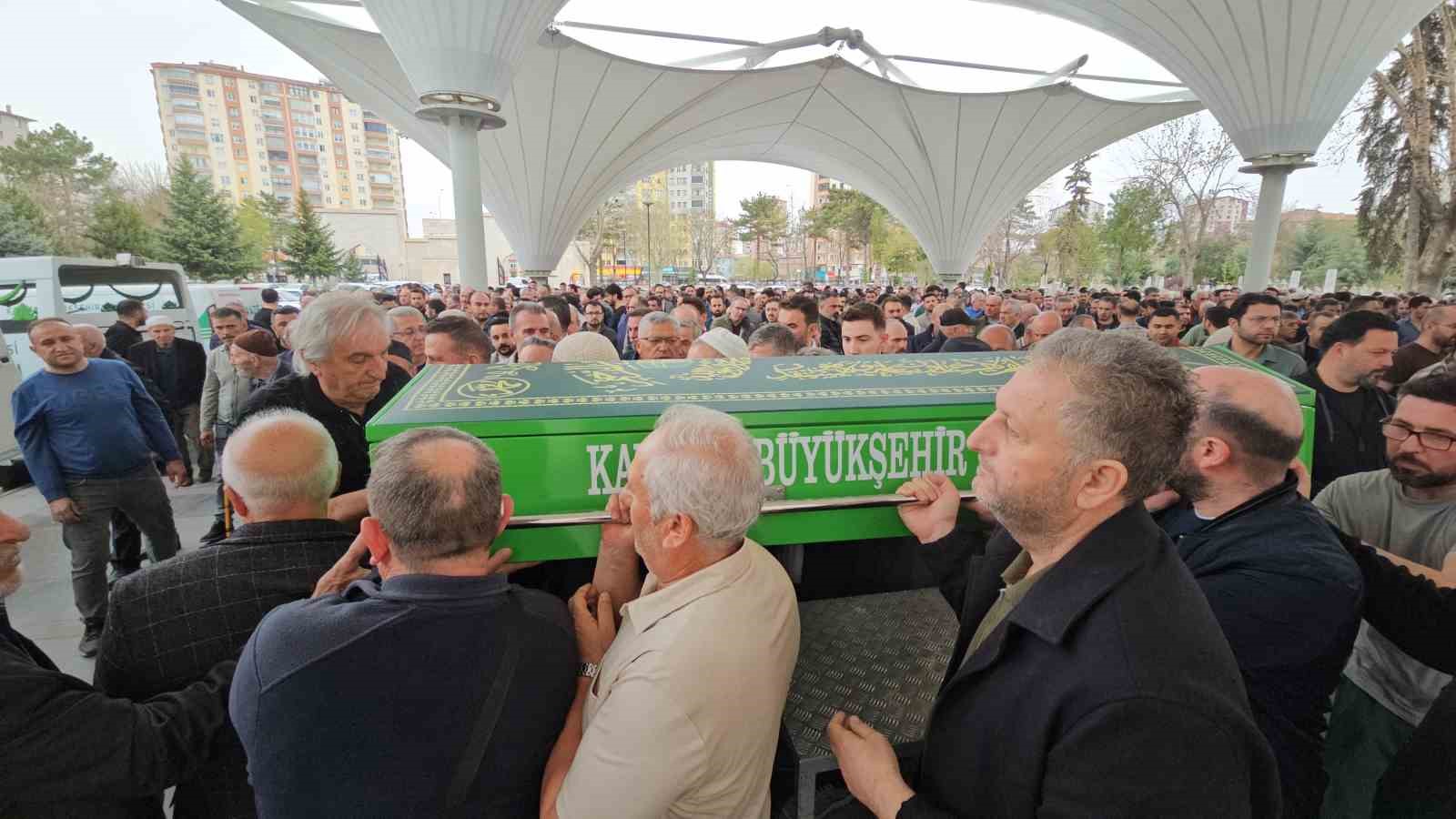 Maganda kurşunuyla ölen araştırma görevlisi toprağa verildi
