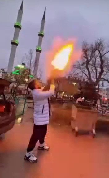 Magandalıkta sınır tanımadı, pompalıyla ateş açıp sosyal medyada yayınladı
