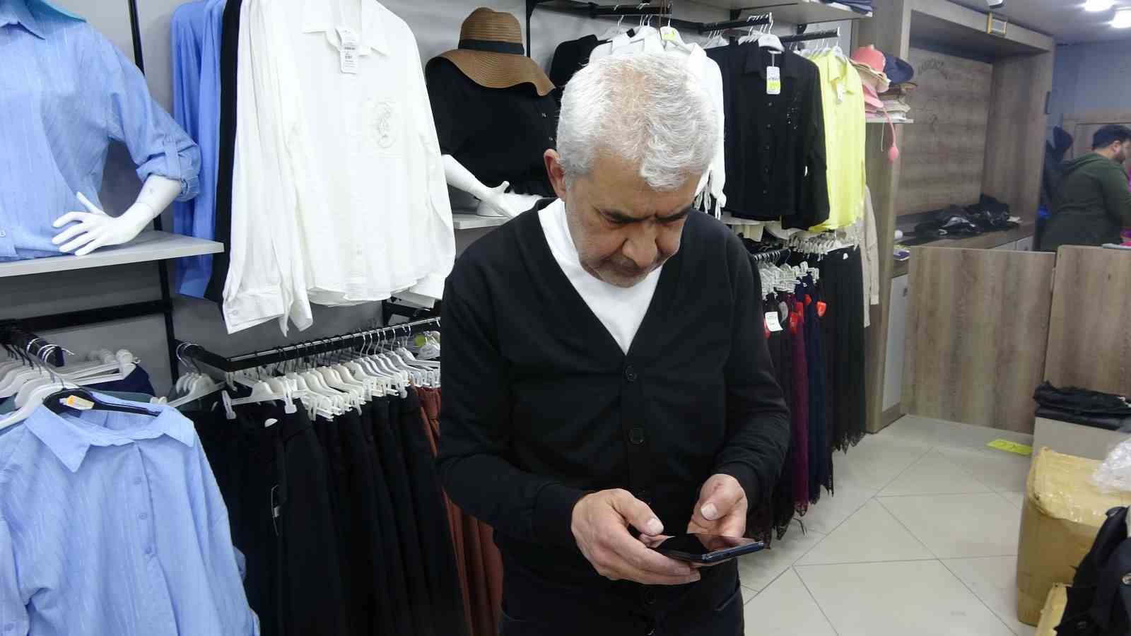 Mağaza açılışında indirim izdihamında birbirini ezdiler
