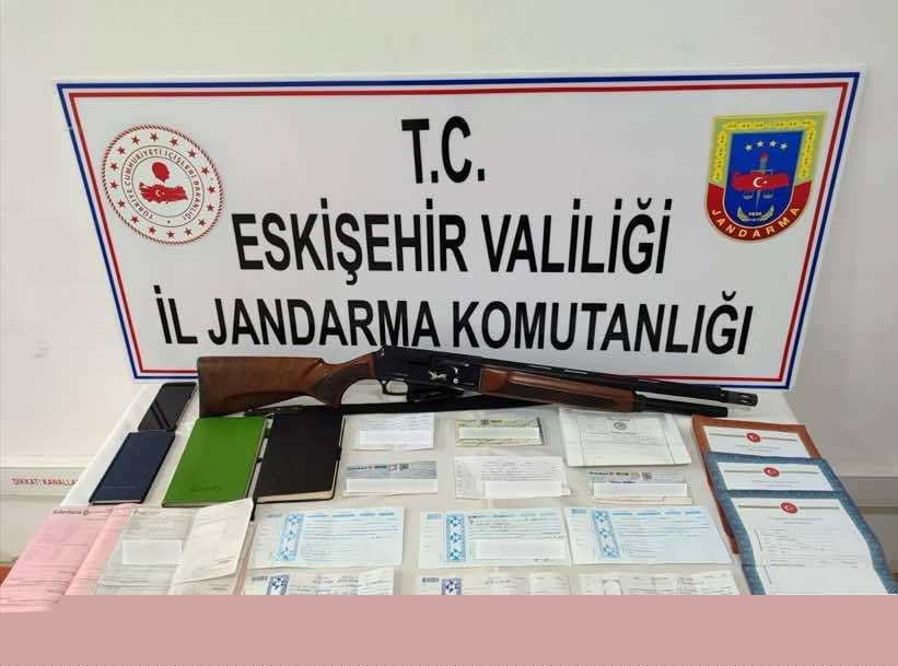 Mağdurlara zorla senet imzalatarak borçlandıran tefeci jandarmadan kaçamadı
