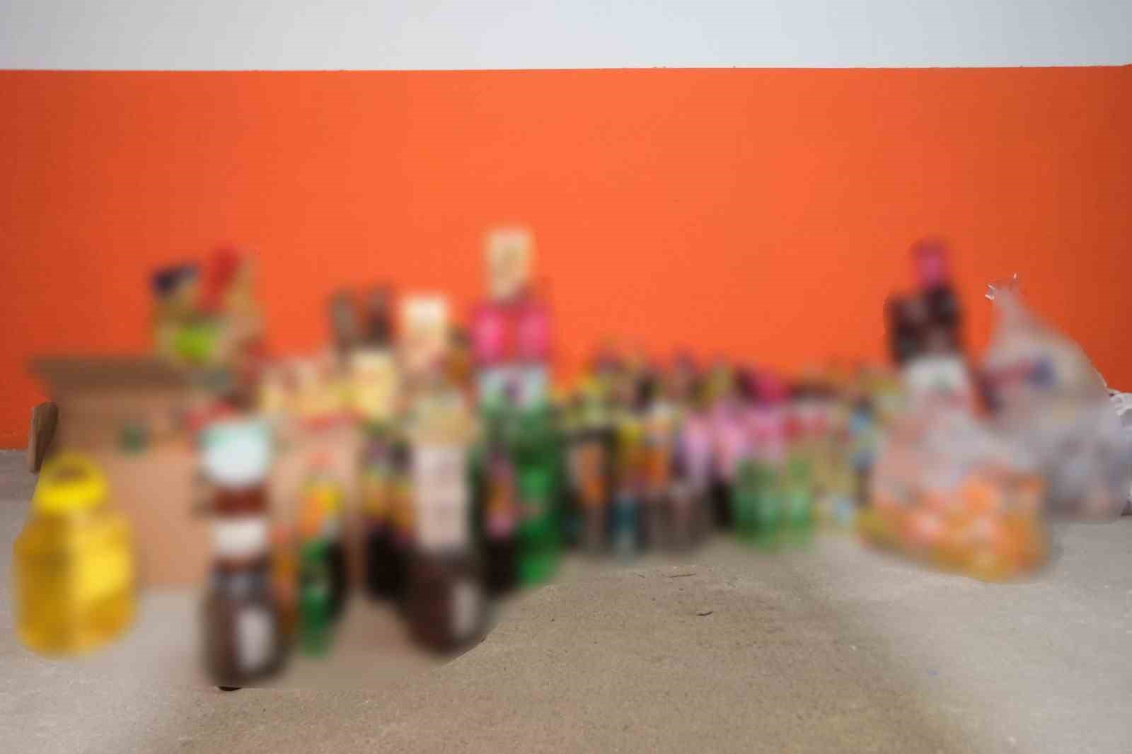 Mahalle bakkalları ve marketlere denetim: Yüzlerce tarihi geçmiş ürün toplandı
