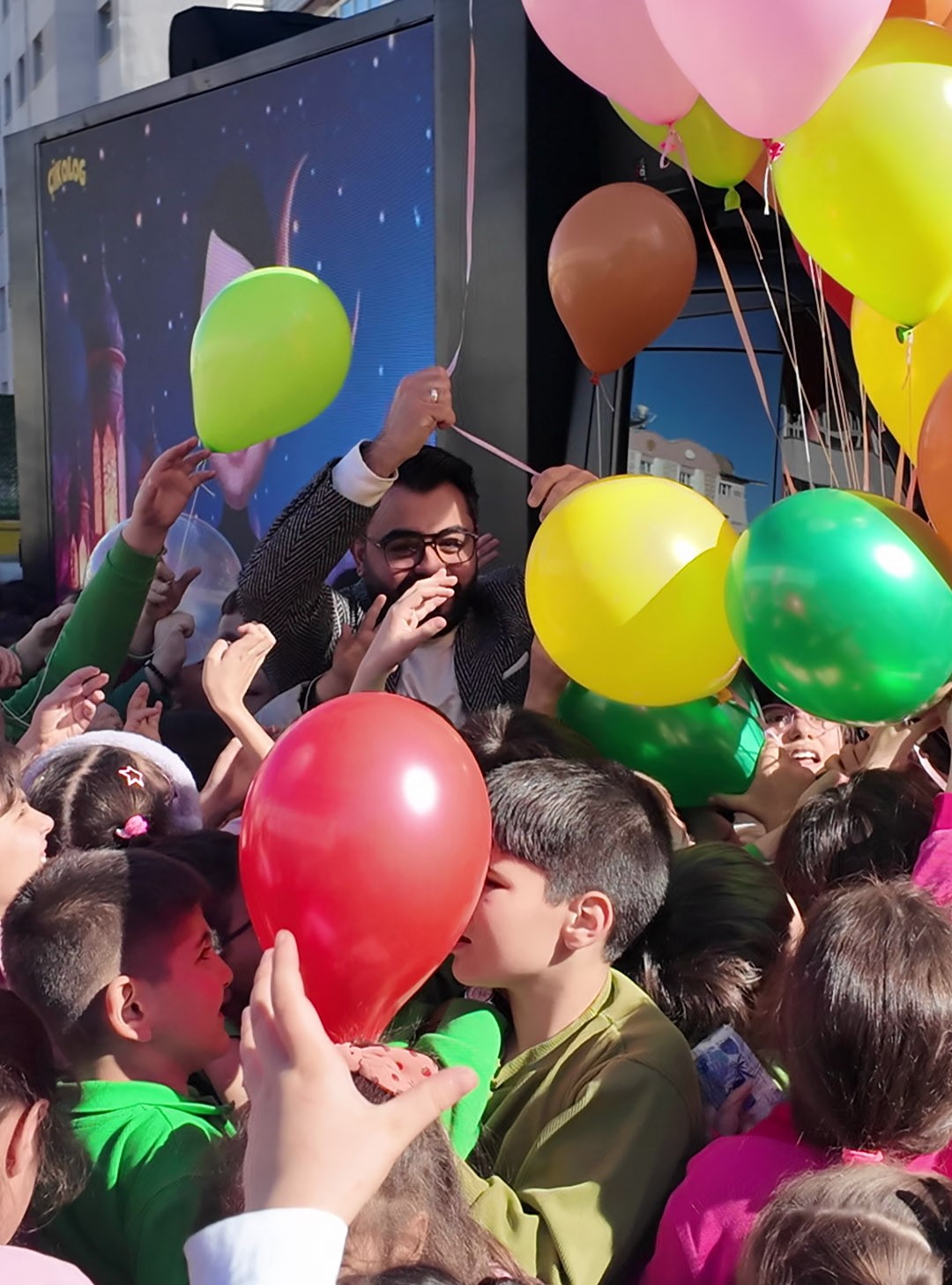 Mahalle muhtarından okullarda Ramazan eğlencesi
