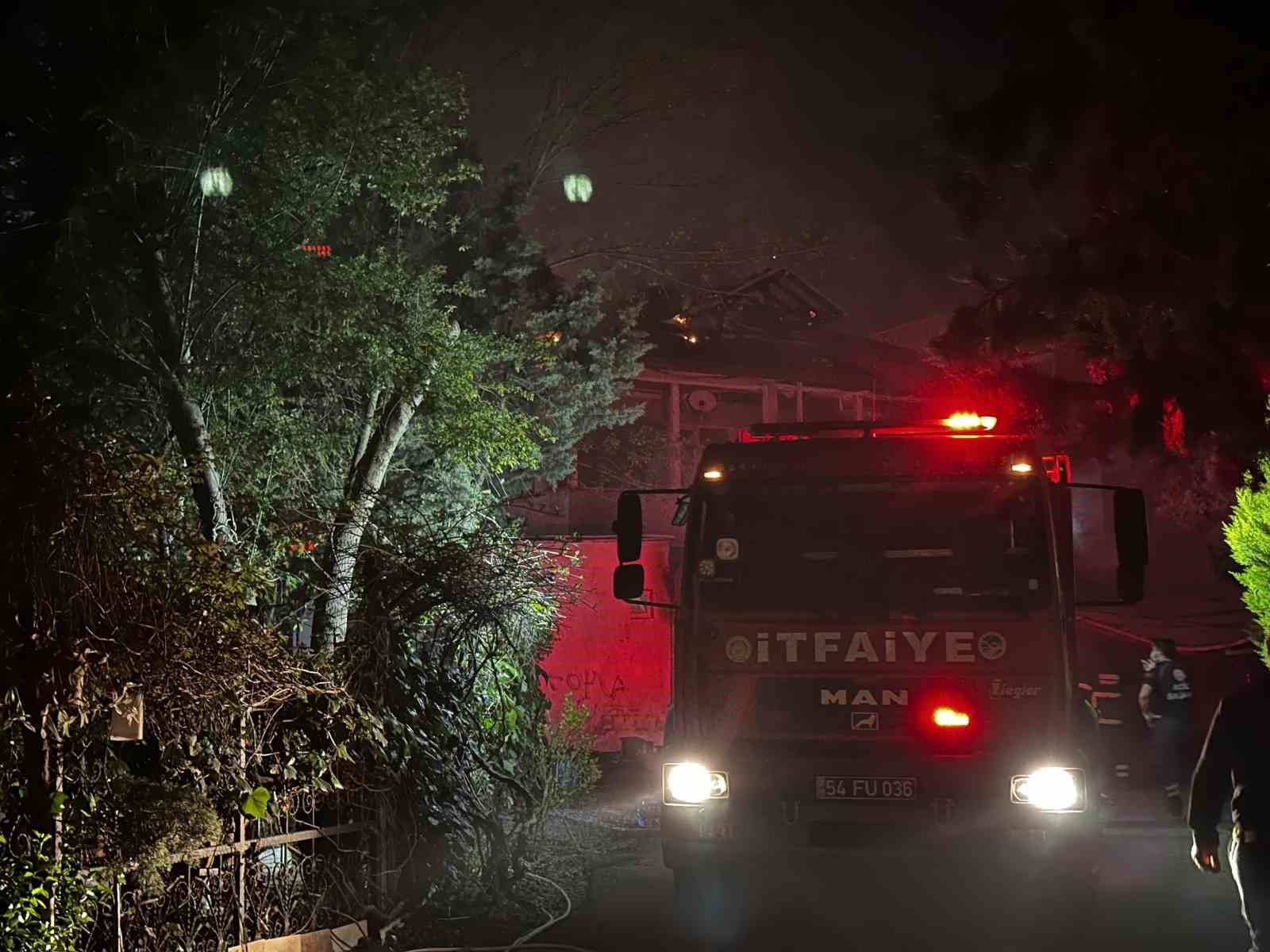 ⁠Mahalle yanarken onlar derbiyi izledi
