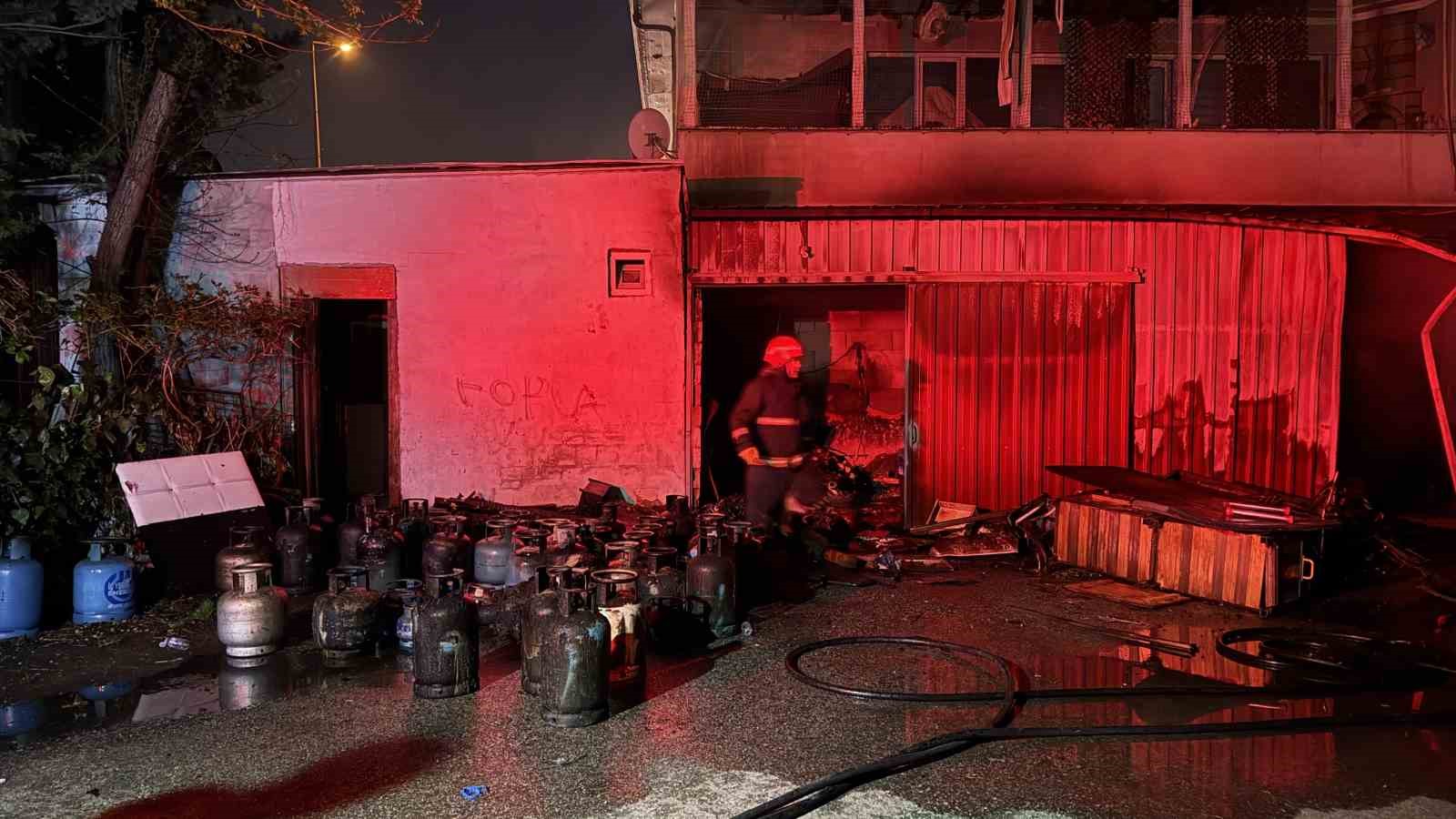 ⁠Mahalle yanarken onlar derbiyi izledi
